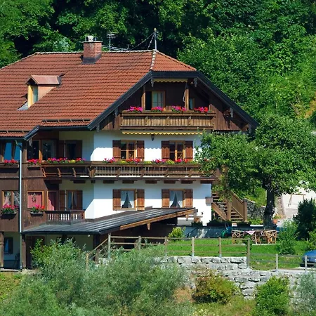 In Mit Garten Apartment Berchtesgaden